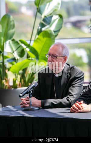 Edmonton, Canada. 23rd juillet 2022. L'archevêque Richard Smith (archevêque d'Edmonton et coordonnateur général de la visite papale au Canada) s'adresse aux médias avant la visite canadienne de sa Sainteté le pape François, au sujet de la préparation nécessaire à une telle visite, ainsi que des attentes de la visite à Edmonton, au Québec et à Iqualuit. (Photo de Ron Palmer/SOPA Images/Sipa USA) crédit: SIPA USA/Alay Live News Banque D'Images