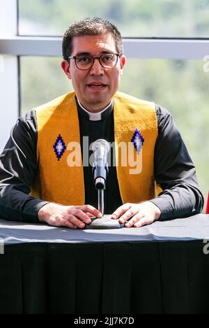 Edmonton, Canada. 23rd juillet 2022. Le pasteur Cristino Bouvette (coordonnateur national de la liturgie, visite papale au Canada) parle aux médias avant la visite canadienne de sa Sainteté le pape François, de la préparation nécessaire à une telle visite, ainsi que des attentes de la visite à Edmonton, au Québec et à Iqualuit. (Photo de Ron Palmer/SOPA Images/Sipa USA) crédit: SIPA USA/Alay Live News Banque D'Images