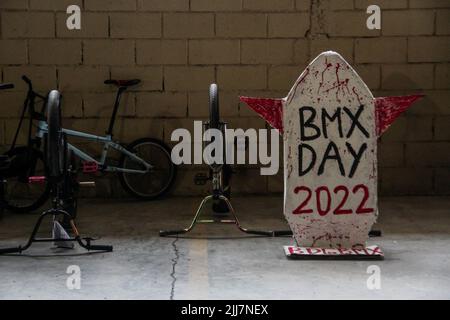 Bandung, Java-Ouest, Indonésie. 24th juillet 2022. BMX Bike vu couché sur le sol lors de la célébration de la Journée BMX à Bandung, Indonésie. (Image de crédit : © Algi Febri Sugita/ZUMA Press Wire) Banque D'Images