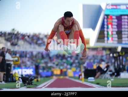 Eugene, États-Unis. 23rd juillet 2022. Le Zhu Yaming de Chine participe à la triple finale de saut masculin aux Championnats du monde d'athlétisme Oregon22 à Eugene, Oregon, États-Unis, 23 juillet 2022. Crédit : Wu Xiaoling/Xinhua/Alay Live News Banque D'Images