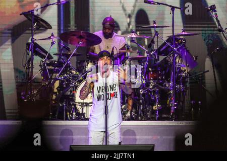 Milan, Italie. 23rd juillet 2022. Niccolo Moriconi, mieux connu sous le nom d'Ultimo, joue en direct sur scène pendant le Stadi 2022 au stade San Siro. Crédit : SOPA Images Limited/Alamy Live News Banque D'Images