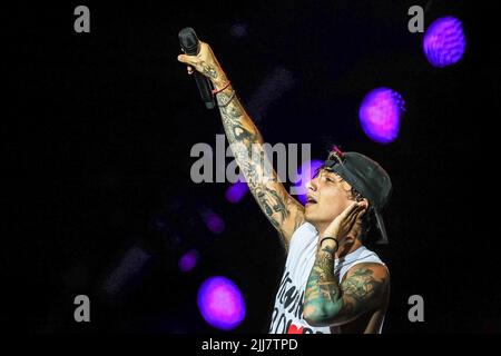 Milan, Italie. 23rd juillet 2022. Niccolo Moriconi, mieux connu sous le nom d'Ultimo, joue en direct sur scène pendant le Stadi 2022 au stade San Siro. Crédit : SOPA Images Limited/Alamy Live News Banque D'Images