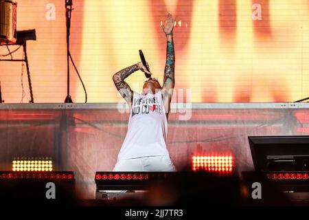 Milan, Italie. 23rd juillet 2022. Niccolo Moriconi, mieux connu sous le nom d'Ultimo, joue en direct sur scène pendant le Stadi 2022 au stade San Siro. Crédit : SOPA Images Limited/Alamy Live News Banque D'Images