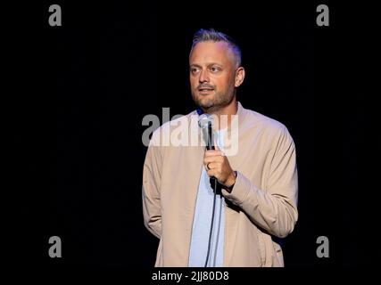 Honolulu, HI, États-Unis. 23rd juillet 2022. Nate Bargatze se produit à la salle de concert Blaisdell à Honolulu, HI sur 23 juillet 2022. Crédit : Erik Kabak Photographie/Media Punch/Alamy Live News Banque D'Images