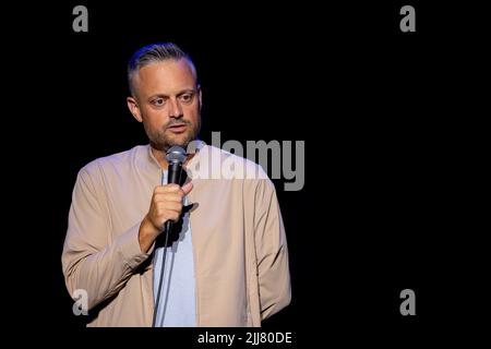 Honolulu, HI, États-Unis. 23rd juillet 2022. Nate Bargatze se produit à la salle de concert Blaisdell à Honolulu, HI sur 23 juillet 2022. Crédit : Erik Kabak Photographie/Media Punch/Alamy Live News Banque D'Images