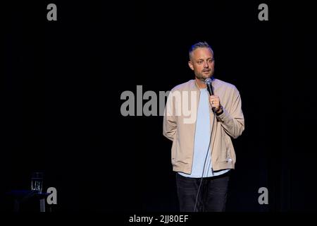 Honolulu, HI, États-Unis. 23rd juillet 2022. Nate Bargatze se produit à la salle de concert Blaisdell à Honolulu, HI sur 23 juillet 2022. Crédit : Erik Kabak Photographie/Media Punch/Alamy Live News Banque D'Images