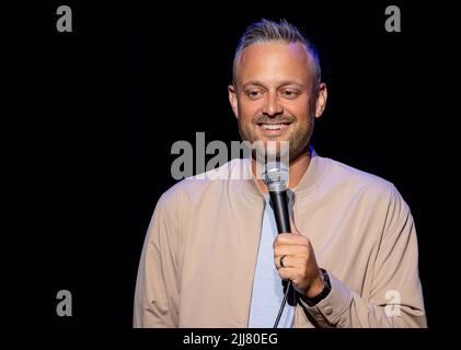 Honolulu, HI, États-Unis. 23rd juillet 2022. Nate Bargatze se produit à la salle de concert Blaisdell à Honolulu, HI sur 23 juillet 2022. Crédit : Erik Kabak Photographie/Media Punch/Alamy Live News Banque D'Images