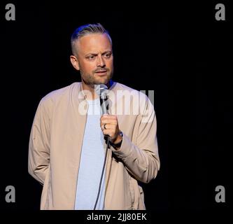 Honolulu, HI, États-Unis. 23rd juillet 2022. Nate Bargatze se produit à la salle de concert Blaisdell à Honolulu, HI sur 23 juillet 2022. Crédit : Erik Kabak Photographie/Media Punch/Alamy Live News Banque D'Images