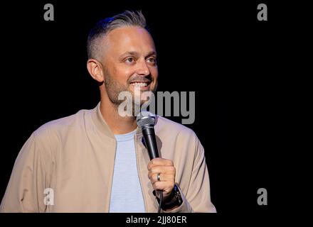 Honolulu, HI, États-Unis. 23rd juillet 2022. Nate Bargatze se produit à la salle de concert Blaisdell à Honolulu, HI sur 23 juillet 2022. Crédit : Erik Kabak Photographie/Media Punch/Alamy Live News Banque D'Images