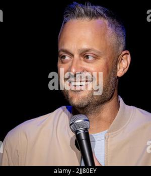 Honolulu, HI, États-Unis. 23rd juillet 2022. Nate Bargatze se produit à la salle de concert Blaisdell à Honolulu, HI sur 23 juillet 2022. Crédit : Erik Kabak Photographie/Media Punch/Alamy Live News Banque D'Images