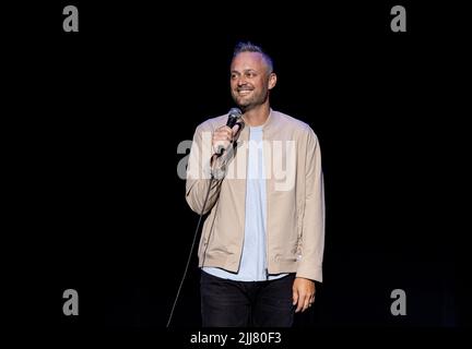 Honolulu, HI, États-Unis. 23rd juillet 2022. Nate Bargatze se produit à la salle de concert Blaisdell à Honolulu, HI sur 23 juillet 2022. Crédit : Erik Kabak Photographie/Media Punch/Alamy Live News Banque D'Images