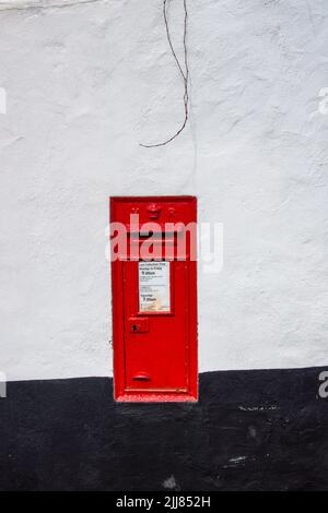 Une boîte postale victorienne incorporée dans un mur commun à Topsham Devon, une vue rare. Banque D'Images