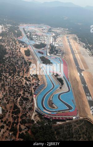 Le Castellet, France. 24th juillet 2022. Une vue aérienne du circuit. 24.07.2022. Championnat du monde de Formule 1, Rd 12, Grand Prix de France, Paul Ricard, France, Jour de la course. Le crédit photo doit être lu : images XPB/Press Association. Crédit : XPB Images Ltd/Alamy Live News Banque D'Images