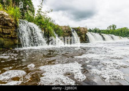 Venta Waterfall ou Ventas Rumba à Kuldiga, Lettonie Banque D'Images