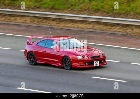 1995, 1990s années quatre-vingt dix rouge TOYOTA CELICA GT4 2000cc Pétrol; voyageant sur l'autoroute M6, Royaume-Uni Banque D'Images