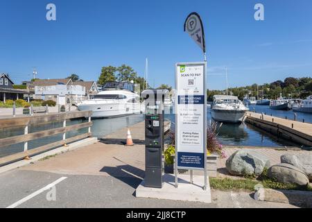 Parking payant et affiché sur la rue Station de machines payantes à Tobermory Ontario Canada Banque D'Images