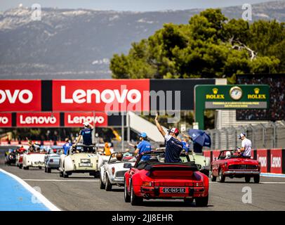 Le Castellet, France. 24th juillet 2022. , 2022LE CASTELLET - les pilotes défilent devant le Grand Prix de France F1 au circuit Paul Ricard sur 24 juillet 2022 au Castellet, France. REMKO DE WAAL Credit: ANP/Alamy Live News Banque D'Images