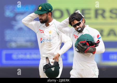 Galle, Sri Lanka. 24th juillet 2022. Abdullah Shafique du Pakistan et le gardien de cricket Mohammad Rizwan pendant les 1st jours du match de cricket test de 2nd entre le Sri Lanka et le Pakistan au stade international de cricket de Galle, à Galle, le 24th juillet 2022. Viraj Kothalwala/Alamy Live News Banque D'Images