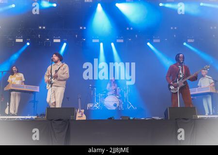 Metronomy (Anna Prior, Joseph Mount, Olugbenga Adelekan, Gabriel Stebbing, Oscar Cash) se produit au Lovell Stage Blue Dot Festival le samedi 23nd juillet 2022.se déroule du 21 au 24 juillet au site du patrimoine mondial de l'UNESCO, Jodrell Bank, Cheshire United Kingdom, photo : Alvaro Velazquez. www.worldwidefeatures.com Banque D'Images