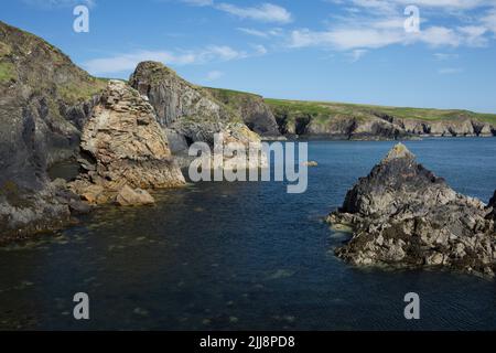 Vue sur le paysage depuis l'île Ramsey, Pembrokeshire, pays de Galles, Royaume-Uni, juin Banque D'Images