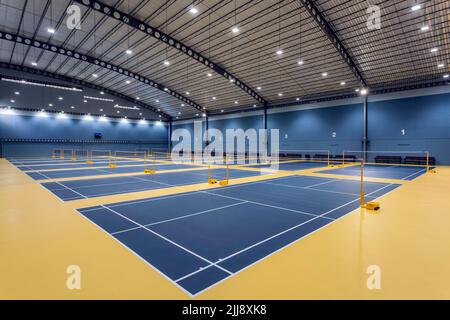 Chonburi, Thaïlande - 26 avril 2017: Terrain de badminton intérieur avec plancher de Decoflex à Bowin Arena situé à Chonburi, Thaïlande. Banque D'Images