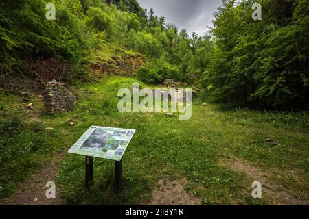 Les restes des fours à chaux de Leckhampton près de Cheltenham Spa, Gloucestershire, Angleterre Banque D'Images