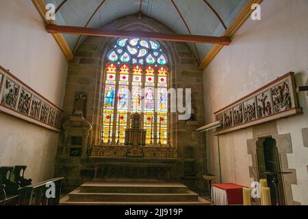 Ploumilliau (Plouilio), France. Panneaux polychromes de l'ancien écran de rood à l'intérieur de l'Eglise Saint-Milliau (église St Miliau) Banque D'Images