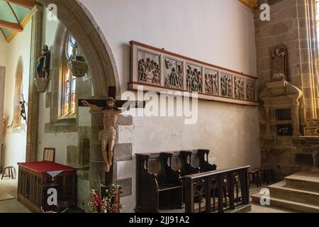 Ploumilliau (Plouilio), France. Panneaux polychromes de l'ancien écran de rood à l'intérieur de l'Eglise Saint-Milliau (église St Miliau) Banque D'Images