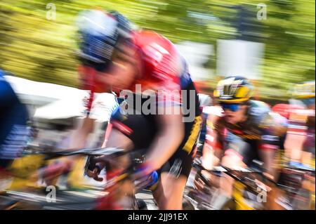 Illustration pendant la Tour de France femmes avec Zwift, course cycliste 1, Paris Tour Eiffel - champs-Elysées (81,7 km) sur 24 juillet 2022 à Paris, France - photo Matthieu Mirville / DPPI Banque D'Images