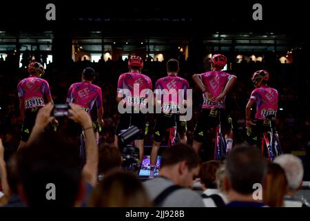 Paris, France, le 24th juillet 2022. EF Education-Easypost vu lors de la phase 21 du Tour de France, Paris la Défense Arena à Paris champs-Elysées. Credit: Pete Goding/Alamy Live News Banque D'Images