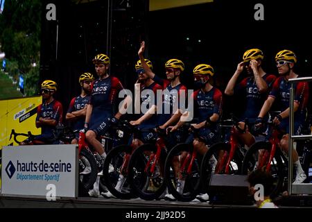 Paris, France, le 24th juillet 2022. Équipe INEOS Grenadiers lors de la phase 21 du Tour de France, Paris la Défense Arena à Paris champs-Elysées. Credit: Pete Goding/Alamy Live News Banque D'Images