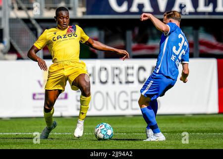 ALKMAAR, PAYS-BAS - JUILLET 24 : sagesse Amey de Bologne, Fédé de Jong d'AZ lors du match amical de presse entre AZ et Bologne à l'AFAS Stadion on on 24 juillet 2022 à Alkmaar, pays-Bas (photo de Patrick Goosen/Orange Pictures) Banque D'Images