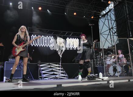 19 juillet 2022, Marostica, Vicenza/Vénétie, Italie: Karin Ann, Chanteur et icône de la génération Z LGBTQ+ des pays d'Europe de l'est de Slovaquie, protagoniste comme supporter du concert au Festival d'été de Marostica, en Italie du célèbre chanteur LP. (Credit image: © Mimmo Lamacchia/Pacific Press via ZUMA Press Wire) Banque D'Images