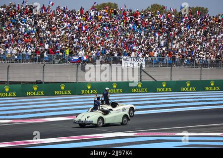 Le Castellet, France - 24/07/2022, le Castellet, France - 24/07/2022, ALBON Alexander (tha), Williams Racing FW44, portrait avec LATIFI Nicholas (CAN), Williams Racing FW44, les pilotes défilent lors du Grand Prix de France de Formule 1 de Lenovo, Grand Prix de France 2022, 12th tour du Championnat du monde de Formule 1 de la FIA 2022 de 22 juillet à 24, 2022 sur le circuit Paul Ricard, au Castellet, France - photo: Antonin Vincent / DPPI/DPPI/LiveMedia Banque D'Images