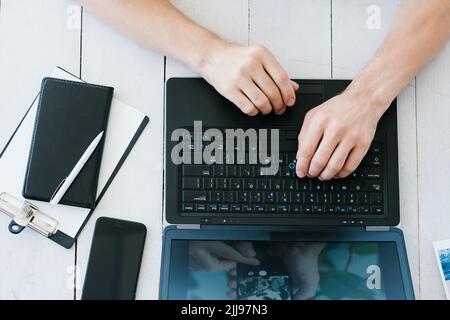 clavier de travail à distance pour ordinateur portable indépendant Banque D'Images