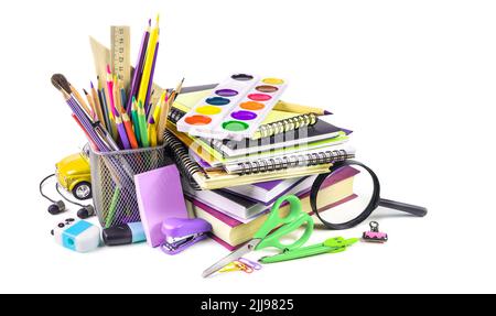 Fournitures scolaires isolées sur fond blanc Banque D'Images