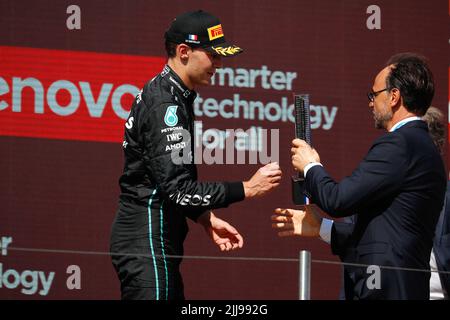 Le Castellet, France - 24/07/2022, DESCHAUX Nicolas, président de la FFSA, RUSSELL George (gbr), Mercedes AMG F1 Team W13, portrait podium pendant la Formule 1 Grand Prix de France de Lenovo, Grand Prix de France 2022, 12th tour du Championnat du monde de Formule 1 de la FIA 2022 de 22 juillet à 24, 2022 sur le circuit Paul Ricard, au Castellet, France - photo Antonin Vincent / DPPI Banque D'Images