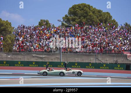 Le Castellet, France - 24/07/2022, le Castellet, France - 24/07/2022, ALBON Alexander (tha), Williams Racing FW44, portrait avec LATIFI Nicholas (CAN), Williams Racing FW44, les pilotes défilent lors du Grand Prix de France de Formule 1 de Lenovo, Grand Prix de France 2022, 12th tour du Championnat du monde de Formule 1 de la FIA 2022 de 22 juillet à 24, 2022 sur le circuit Paul Ricard, au Castellet, France - photo: Antonin Vincent / DPPI/DPPI/LiveMedia Banque D'Images