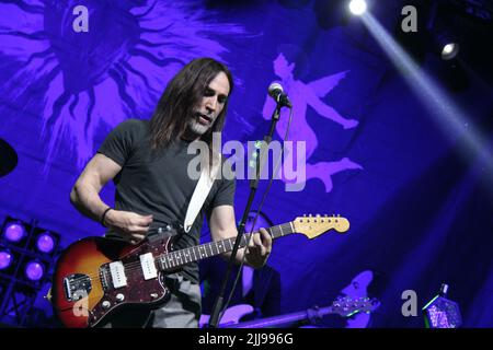 22 juillet 2022, Padoue, Vénétie, Italie: Le chanteur-compositeur italien, multi-instrumentaliste, producteur de disques et personnalité télévisuelle, fondateur et leader du groupe rock alternatif Afterhours, Manuel Agnelli a joué en concert au Parco della Musica à Padoue. (Credit image: © Mimmo Lamacchia/Pacific Press via ZUMA Press Wire) Banque D'Images