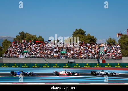 Le Castellet, France - 24/07/2022, 06 LATIFI Nicholas (CAN), Williams Racing FW44, 20 MAGNUSSEN Kevin (den), Haas F1 Team VF-22 Ferrari, 10 GASLY Pierre (fra), Scuderia Tauri AT03, action pendant le Grand Prix de France de Formule 1 Lenovo, Grand Prix de France 2022, 12th tour du Championnat du monde de Formule 1 2022 de la FIA de 22 juillet à 24, 2022 sur le circuit Paul Ricard, au Castellet, France - photo Julien Delfosse / DPPI Banque D'Images