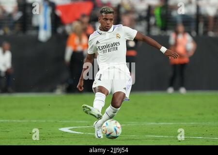 LAS VEGAS, NV - JUILLET 23 : Rodrygo du Real Madrid pilote le ballon lors du match du circuit des champions de football entre le Real Madrid et le F.C Barcelone à Las Vegas, NV sur 23 juillet 2022 à Las Vegas, Etats-Unis. (Photo de Louis Grasse/PxImages) Banque D'Images