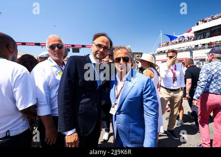 Le Castellet, France - 24/07/2022, DESCHAUX Nicolas, président de la FFSA, portrait avec ALESI Jean (fra), ancien pilote F1 pendant le Grand Prix de France de Formule 1 de Lenovo, Grand Prix 2022 de France, 12th tours du Championnat du monde de Formule 1 de la FIA 2022 de 22 juillet à 24, 2022 sur le circuit Paul Ricard, au Castellet, France - photo Marc de Mattia / DPPI Banque D'Images