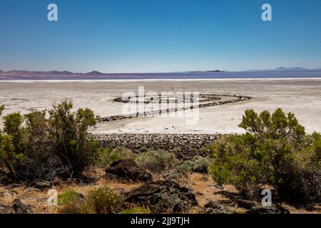 Promontory, Utah - The Spiral Jetty, une sculpture de terrassement créée par Robert Smithson en 1970 dans le Grand lac Salt. La sculpture était sous-marine pour 30 Banque D'Images