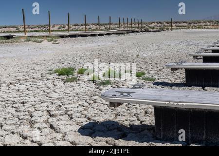 Salt Lake City, Utah - le port de plaisance du parc national d'Antelope Island. Le niveau d'eau du lac est tombé à un niveau historique bas. Banque D'Images