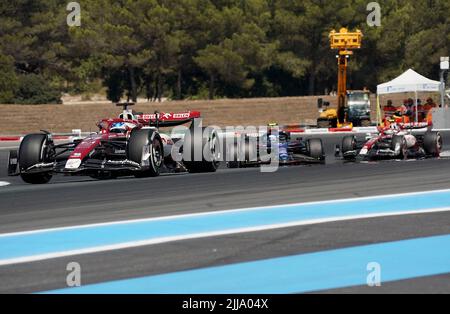 24.07.2022, circuit Paul Ricard, le Castellet, FORMULE 1 LENOVO GRAND PRIX DE FRANCE 2022, im Bild Valtteri Bottas (fin), Alfa Romeo F1 Team ORLEN, Nicholas Latifi (CAN), Williams Racing, Guanyu Zhou (CHN), Alfa Romeo Racing ORLEN Banque D'Images