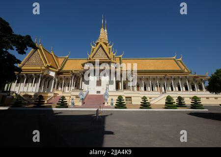 Façade du Palais Royal dans la capitale de Phnom Penh, Cambodge. Banque D'Images