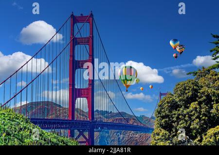 Vue sur le Golden Gate Bridge de San Francisco avec des ballons à air chaud Banque D'Images