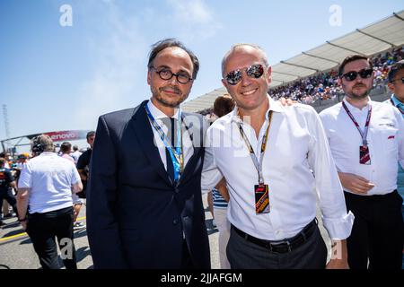 Le Castellet, France - 24/07/2022, le Castellet, France - 24/07/2022, DESCHAUX Nicolas, FfSA Président, portrait et DOMENICALI Stefano (ita), Président et CEO Formula One Group FOG, Portrait Starting GRID, grille de départ, pendant la Formule 1 Grand Prix de France de Lenovo, Grand Prix de France 2022, 12th ronde du Championnat du monde de Formule 1 de la FIA 2022 de 22 juillet à 24, 2022 sur le circuit Paul Ricard, au Castellet, France - photo : Germain Hazard / DPPI/DPPI/LiveMedia Banque D'Images