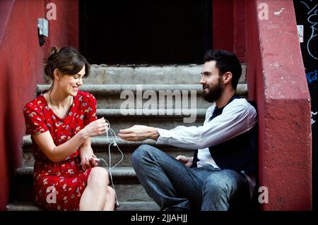 KEIRA KNIGHTLEY, ADAM LEVINE, RECOMMENCER, 2013 Banque D'Images