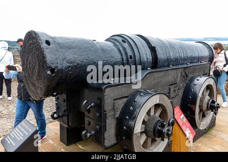 Canon à canon Mons Meg, exposé au château d'Édimbourg en Écosse, Mons Meg a été construit en 1449 par Philip The Good et remis en cadeau à James 11 Banque D'Images